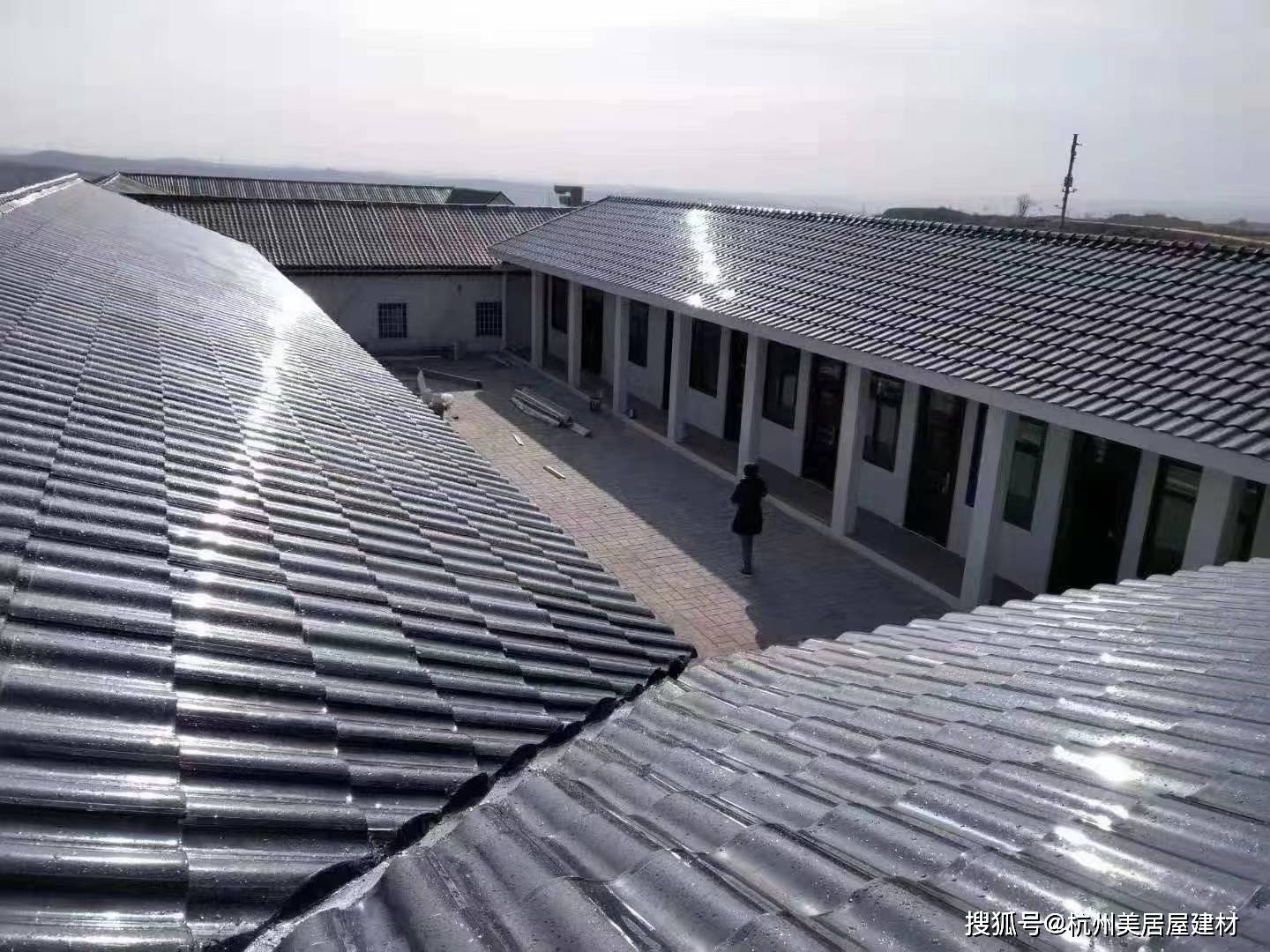 美學光伏屋頂 太陽能發電瓦的建材優勢與技術應用